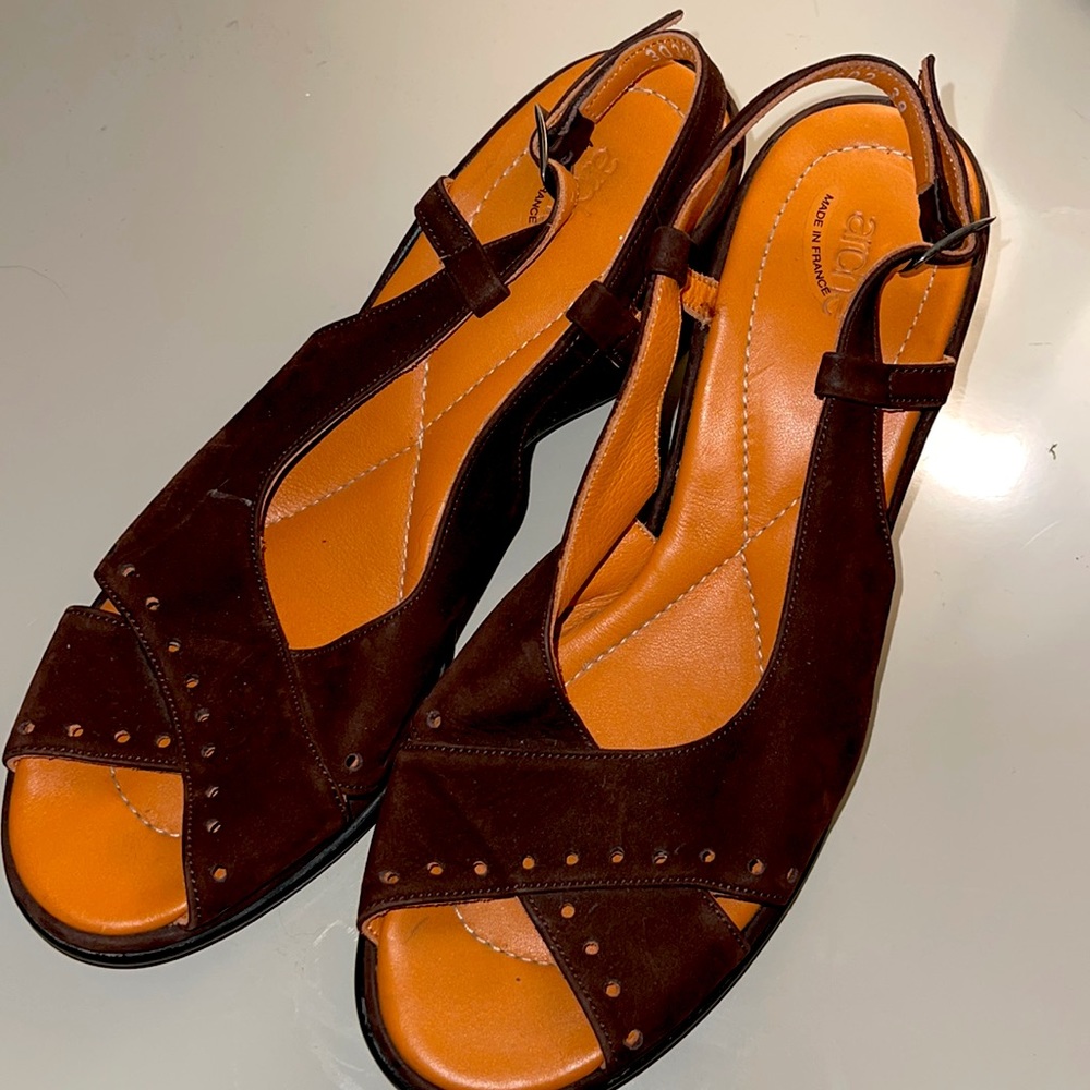 Arche brown suede wedge sandals
